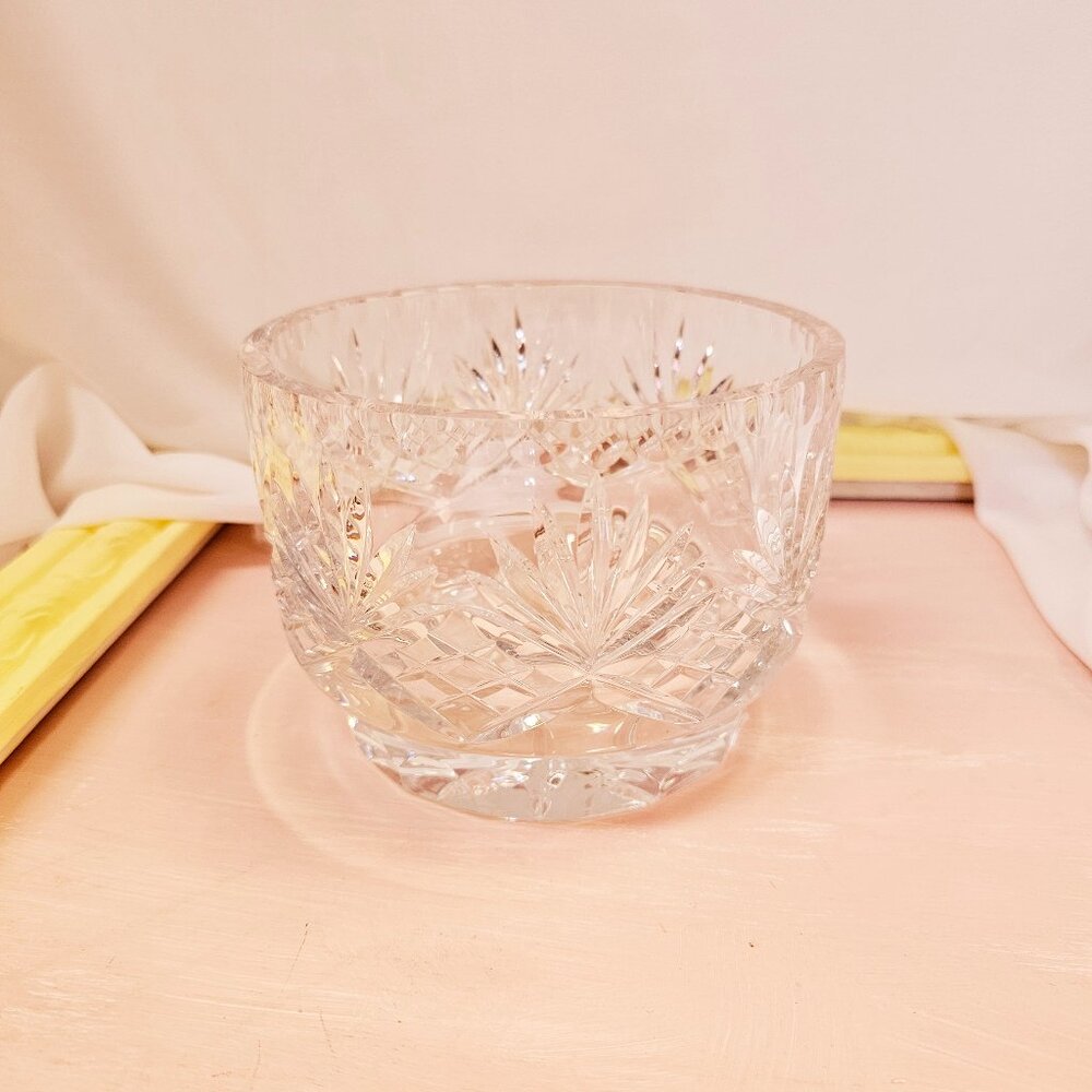 Clear Crystal Round Bowl, Pineapple Tops with Scalloped Edges, Vintage